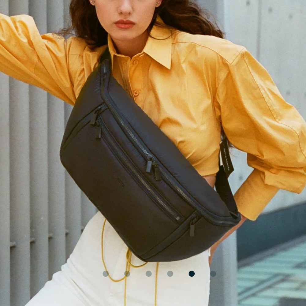 Caraa Large Sling Bag in Black